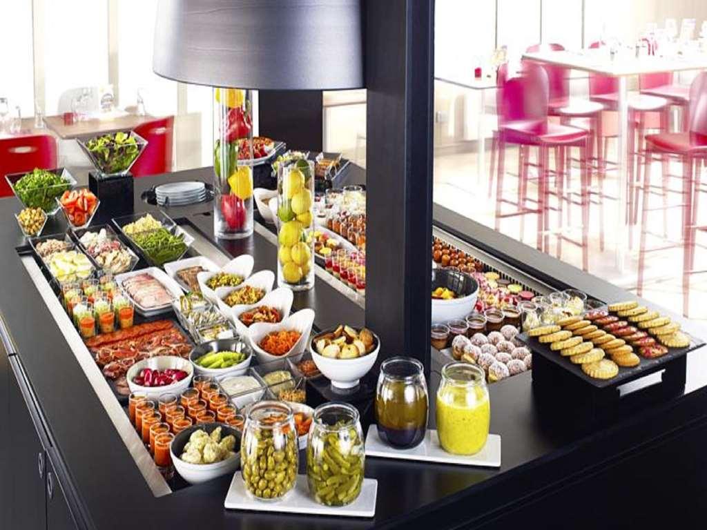 Kyriad Tarbes Bastillac Restoran gambar