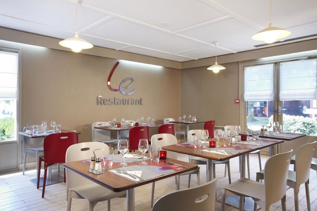 Kyriad Tarbes Bastillac Restoran gambar